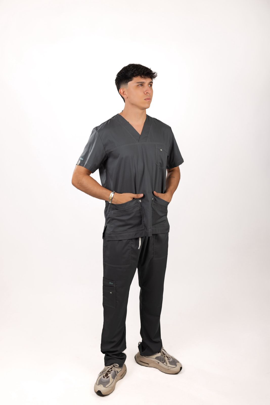 Uniforme Ref Jireh, Licrado Strech